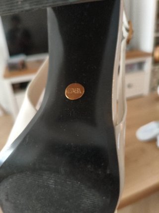Zapatos Zara tacón ancho charol blanco