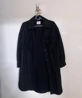 Abrigo largo Bershka oversize negro bolsillos