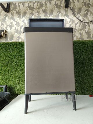 Cubo de basura alto de 54L - Curver verto