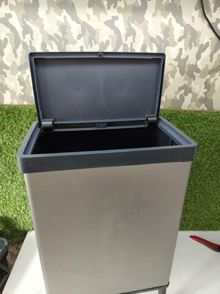 Cubo de basura alto de 54L - Curver verto