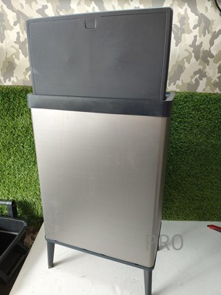 Cubo de basura alto de 54L - Curver verto