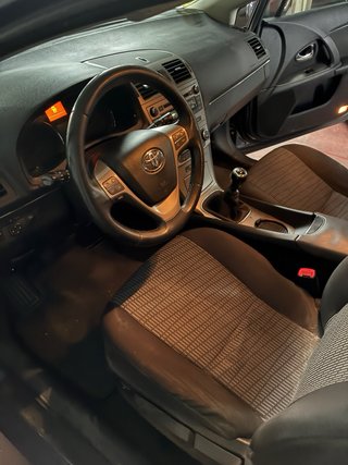 Toyota Avensis 2011
