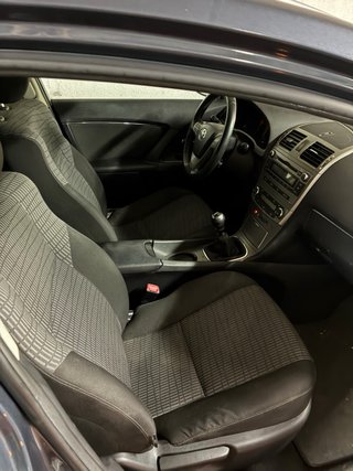 Toyota Avensis 2011