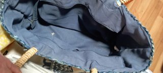 Bolso de mimbre azul y marrón