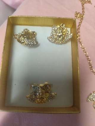 Conjunto Collar y Pendientes Dorados