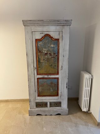 Armario antiguo pintado a mano