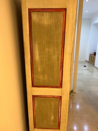 Armario antiguo pintado a mano