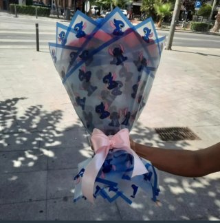 Ramo flores eternas con peluche Stitch