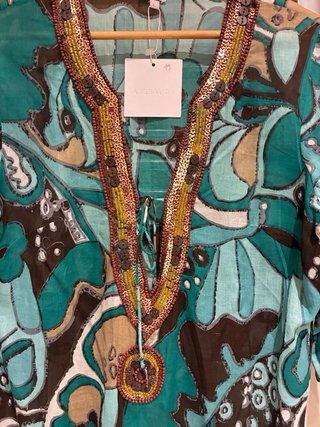 Vestido de playa con abalorios