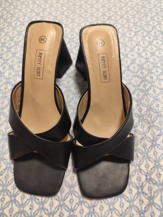 Sandalias tacón negras cruzadas