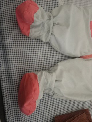 Mono nieve bebé coral y gris