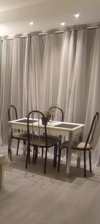 Mesa de comedor y 4 sillas