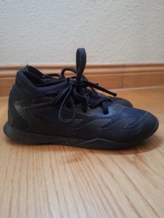 Zapatillas Adidas Predator Negras. Talla 33 1/2