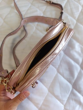 Bolso Guess Rosa Dorado con bandolera para cruzar