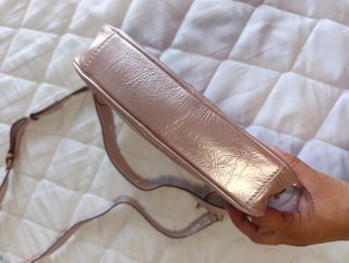 Bolso Guess Rosa Dorado con bandolera para cruzar