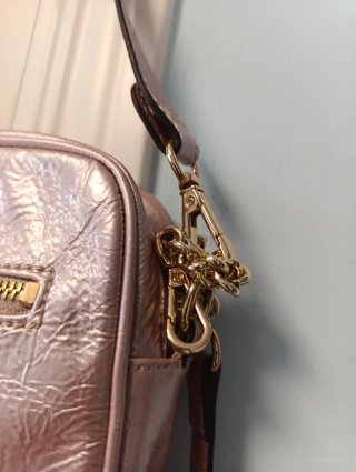 Bolso Guess Rosa Dorado con bandolera para cruzar