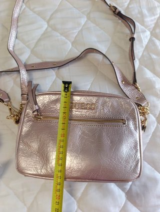 Bolso Guess Rosa Dorado con bandolera para cruzar