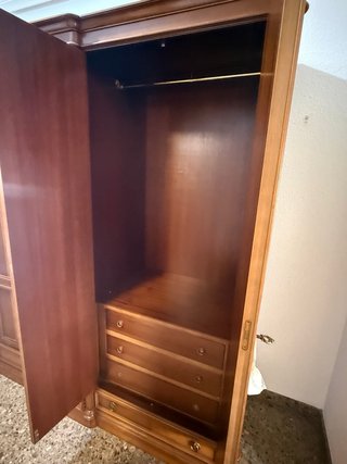 Armadio in legno massello