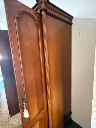 Armadio in legno massello