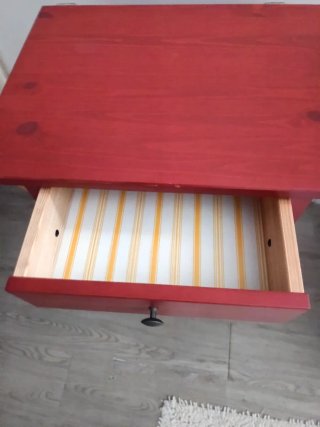 Mesita de noche Ikea roja