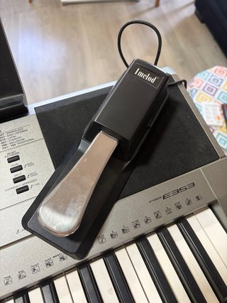 Teclado con soporte y pedal Yamaha PSR-E353