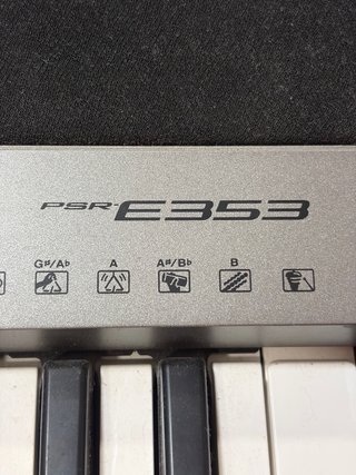 Teclado con soporte y pedal Yamaha PSR-E353