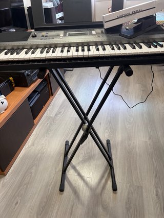 Teclado con soporte y pedal Yamaha PSR-E353