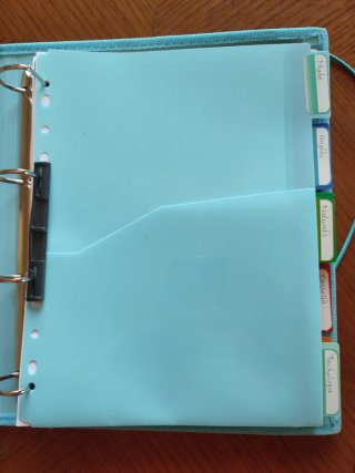 Carpeta roja o azul con recambio de papel cuadricu