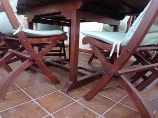 Mesa extensible Teka y 6 sillas plegables