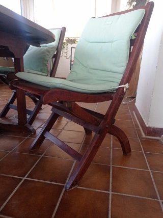 Mesa extensible Teka y 6 sillas plegables