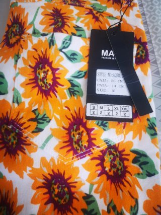 Pantalones pitillo estampados girasoles