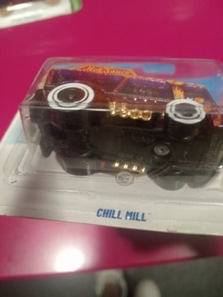 10 Hot Wheels TH cerrados.