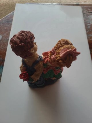 Figura vintage pareja de niños con osito – resina