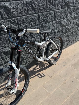 Kona Stinky, bici de downhill/ freeride