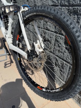 Kona Stinky, bici de downhill/ freeride