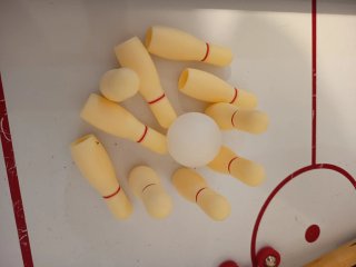 Futbolín , billar multijuegos.
