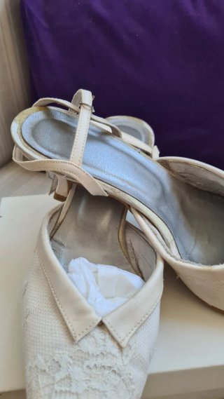Zapatos de novia con encaje. T. 37