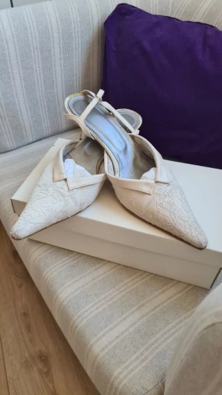 Zapatos de novia con encaje. T. 37