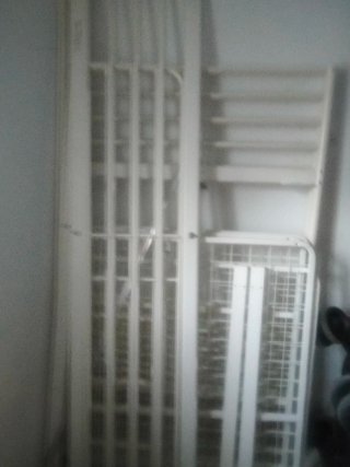 Litera metálica blanca