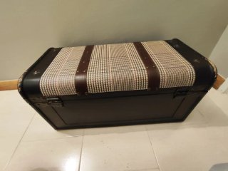 Baúl de madera y cuero