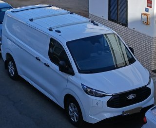 Se ofrece furgoneta para transportes varios