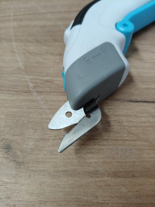 Tijeras 3,6v, Gatillo extralargo - BLACK+DECKER