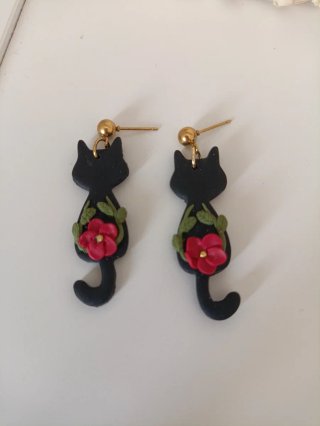 Pendientes gato negro con flores rojas acero inoxi