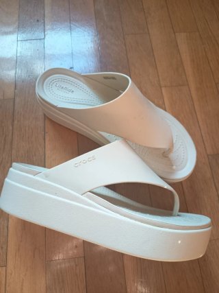 Chanclas Crocs LiteRide Mujer Beige.Regalo vestido