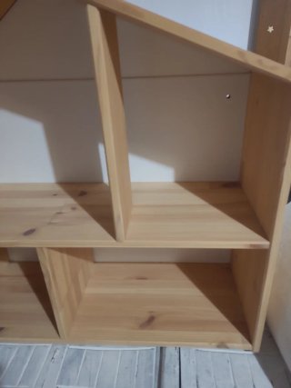 Casita de madera para muñecas