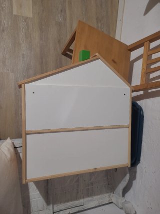 Casita de madera para muñecas