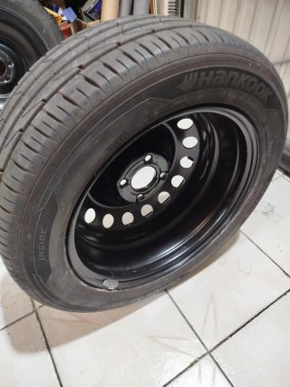 Rueda Hankook en perfecto estado.