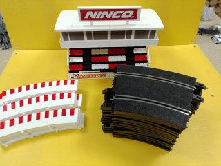 Ninco Curva Exterior R3 con Piano incluido