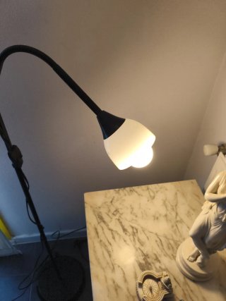 Lámpara de pie Ikea con 2 luces