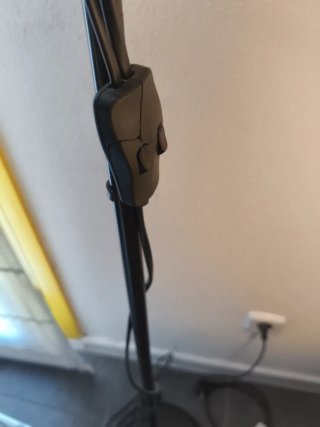 Lámpara de pie Ikea con 2 luces